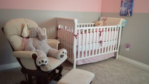 2 étapes clé pour accueillir bébé : décorer la chambre et choisir une bonne literie