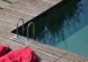 L’abri_de_piscine_bas:_une_solution_de_protection_design,_efficace_et_économique