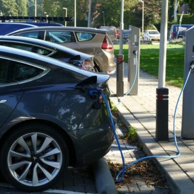 Pourquoi_la_popularité_des_bornes_de_recharge_électrique_a_t_elle_augmentée_en_France_ces_derniers_temps_?